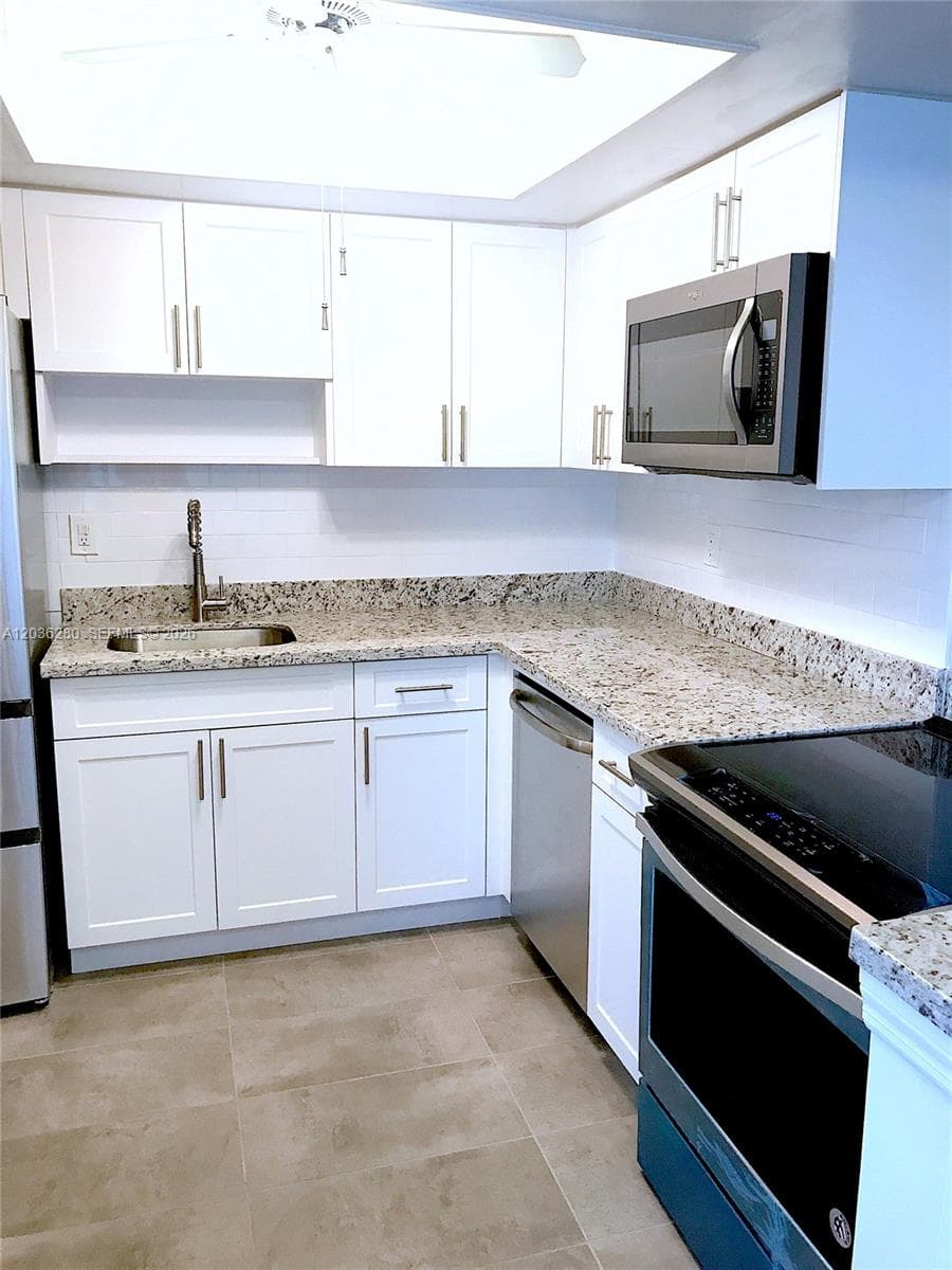 1535 SE 15th St 304 photo 9