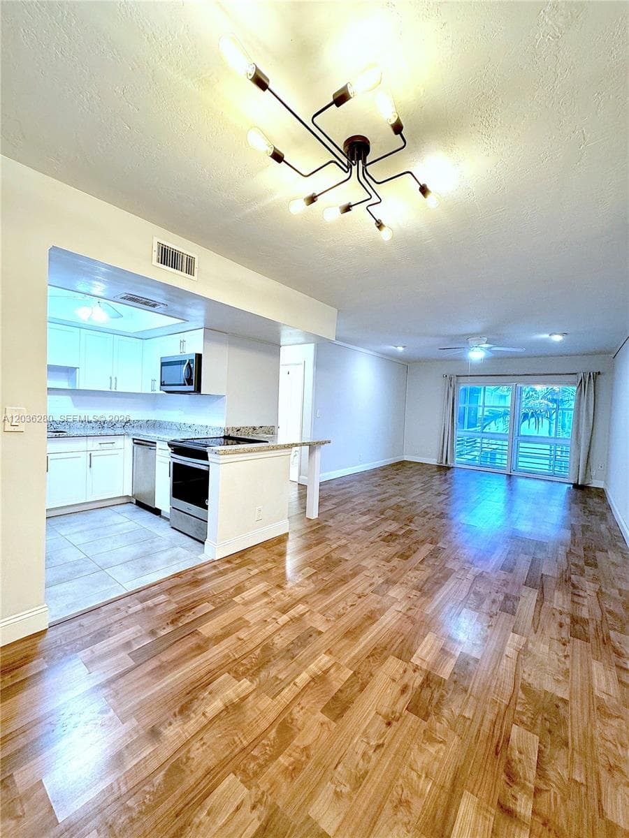 1535 SE 15th St 304 photo 4
