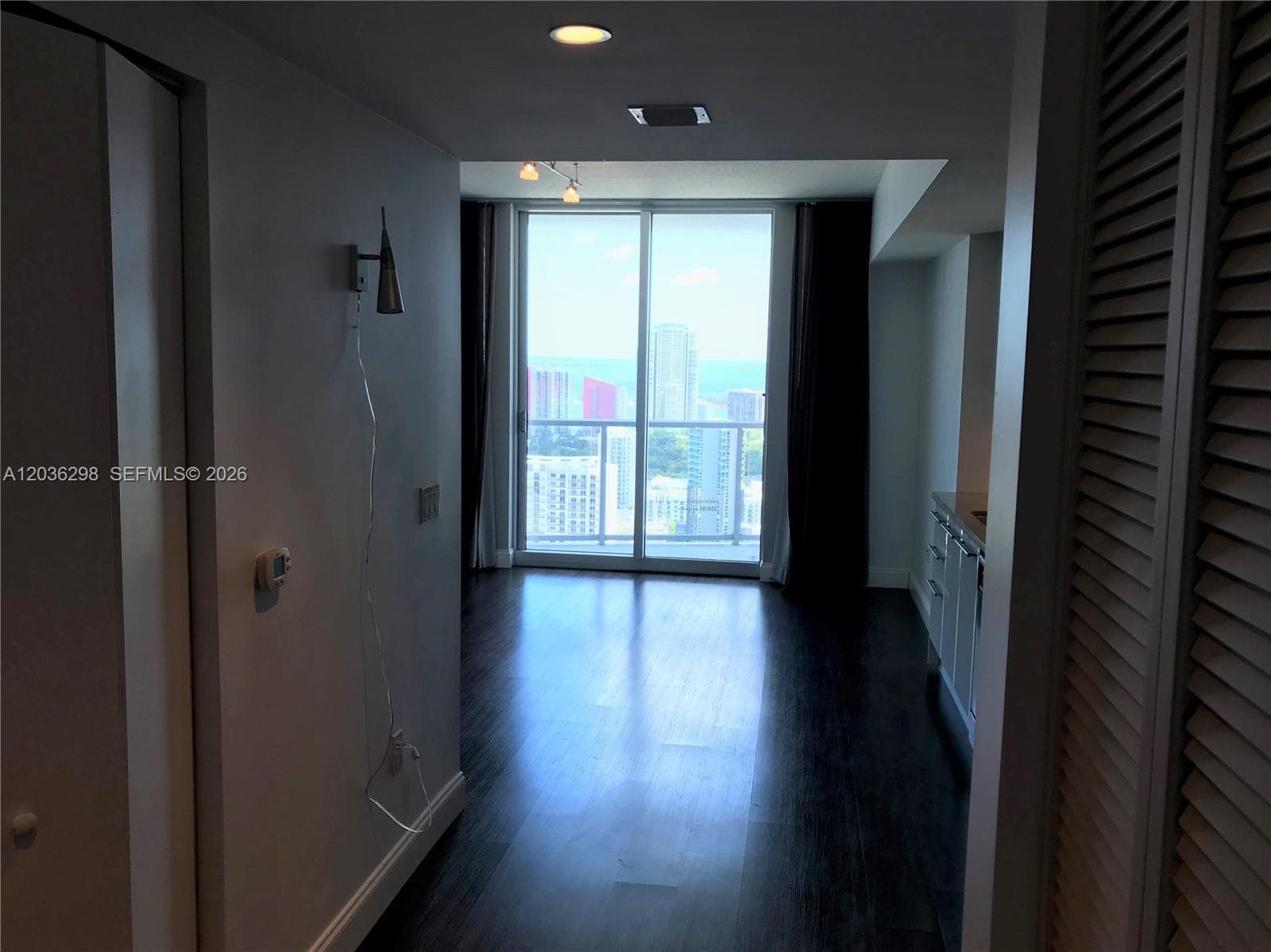 185 SW 7th St 3806 photo 6