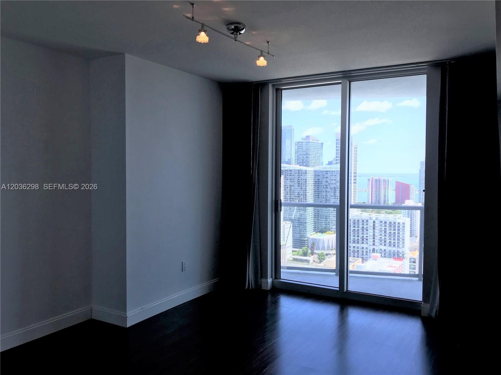 185 SW 7th St 3806 photo 8