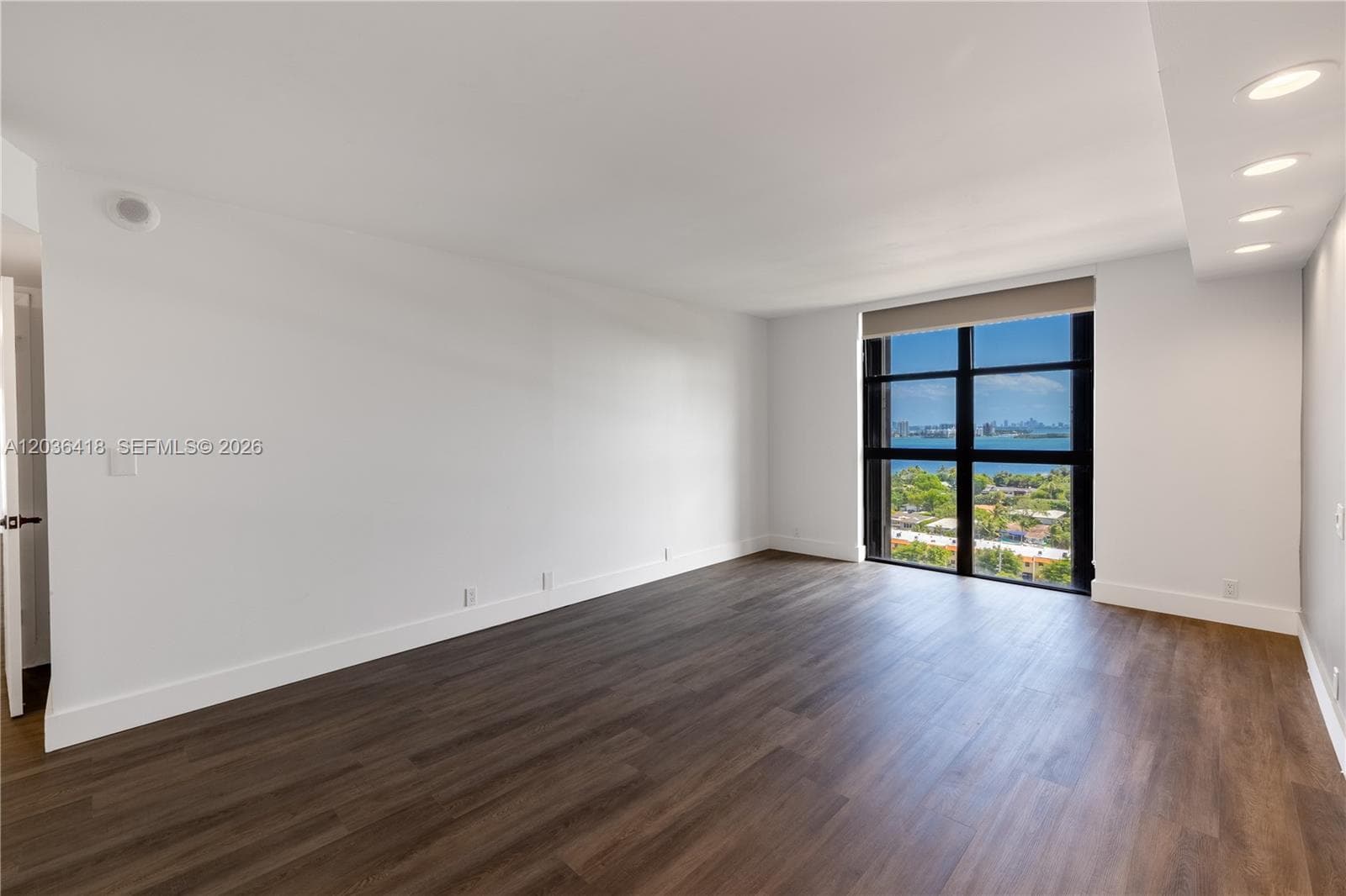 1000 Quayside Ter 1702 photo 19