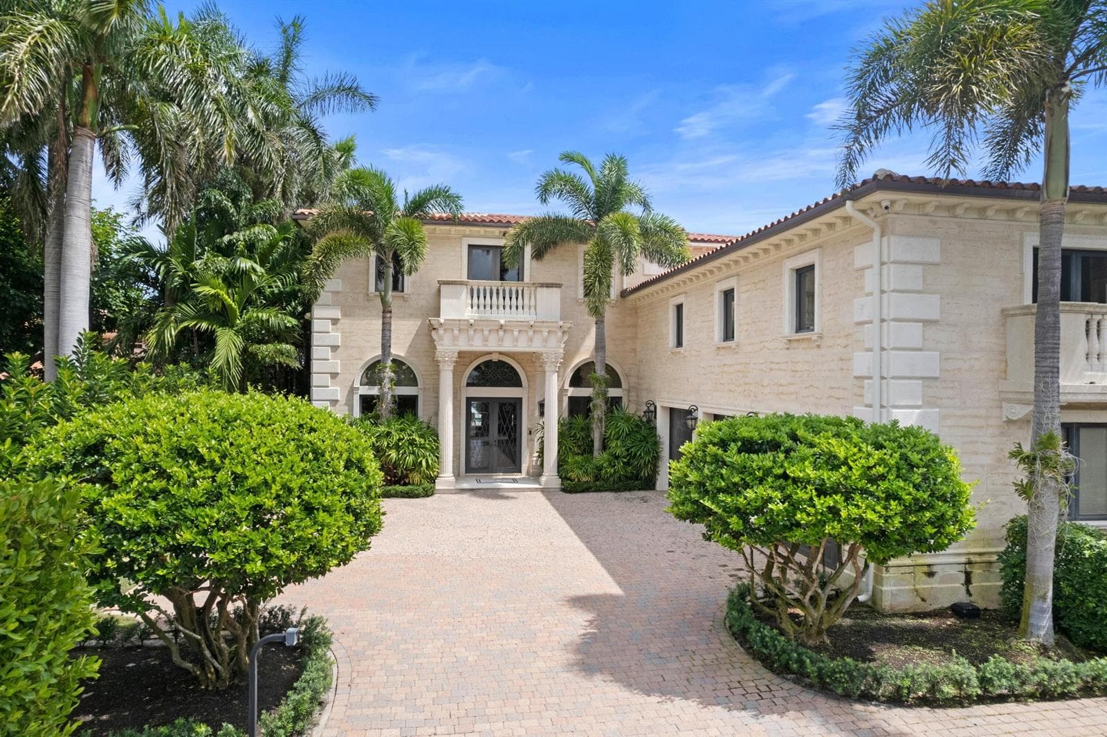3240 N Flagler Drive photo 2