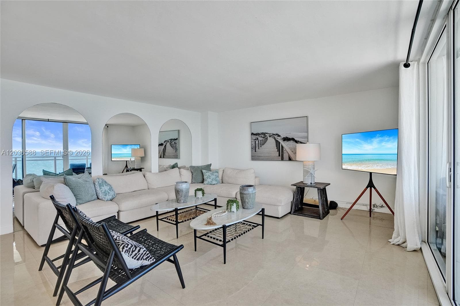 2030 S Ocean Dr 821 photo 2