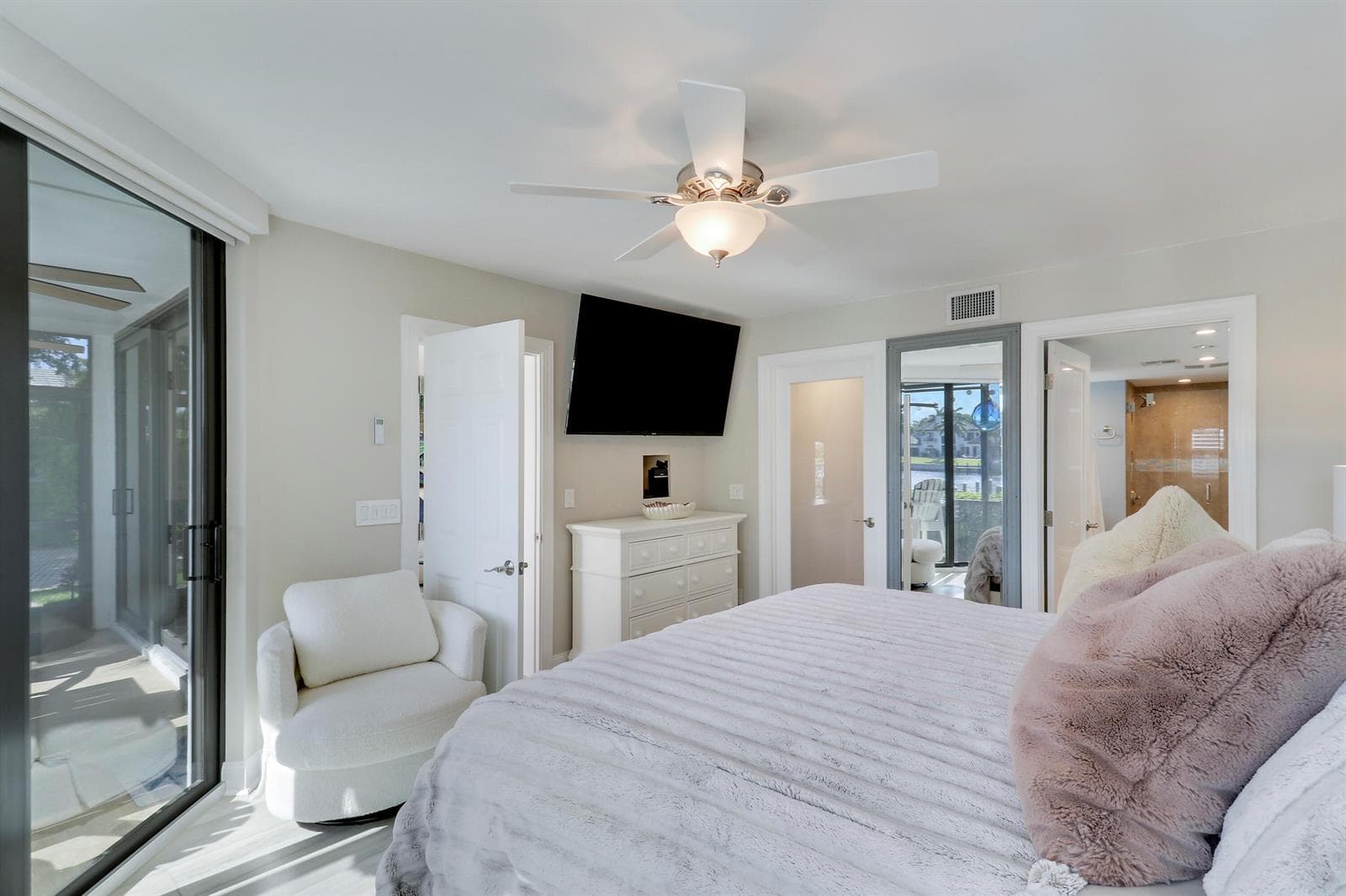 515 Bay Colony Drive N photo 25