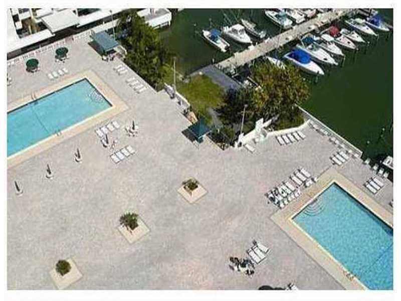 18031 Biscayne Boulevard 1004 photo 6