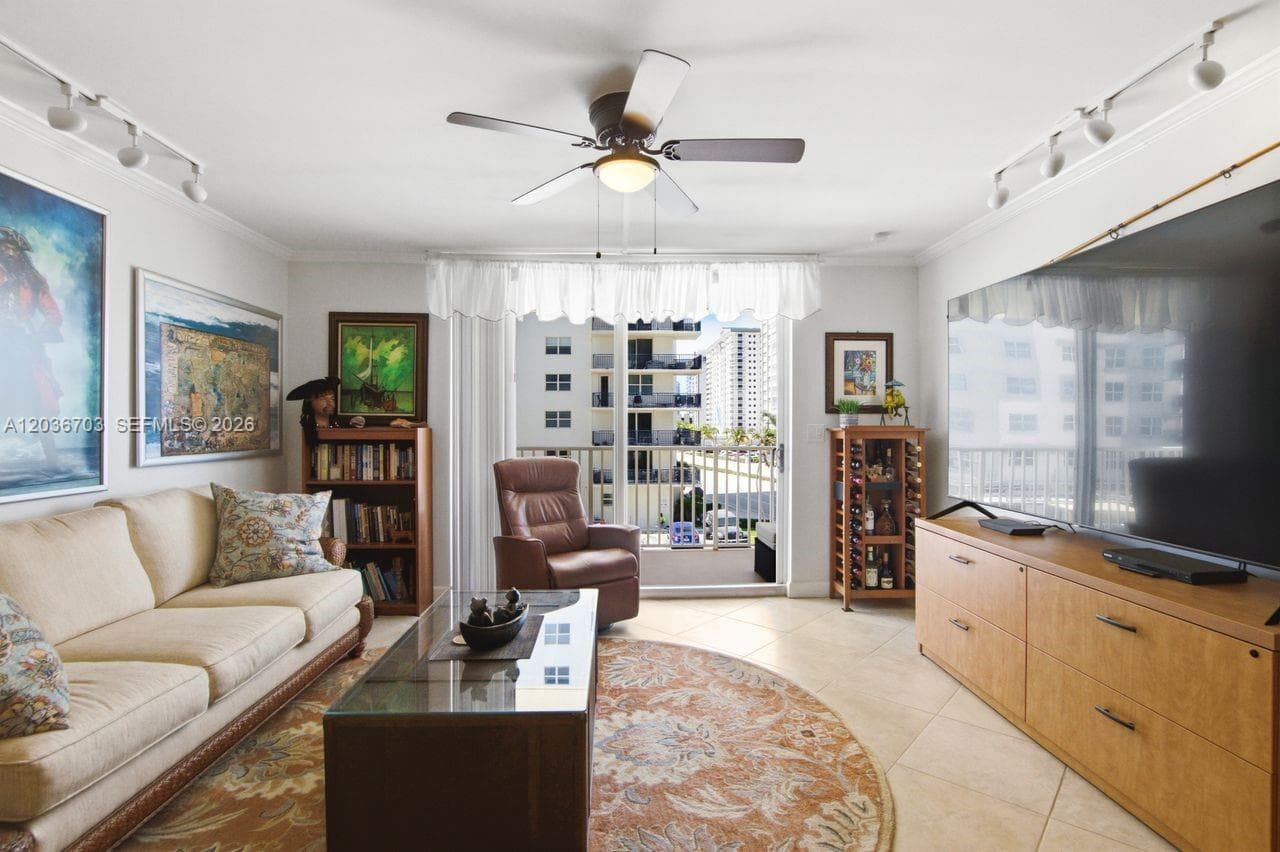 1401 S Ocean Dr 305 photo 13
