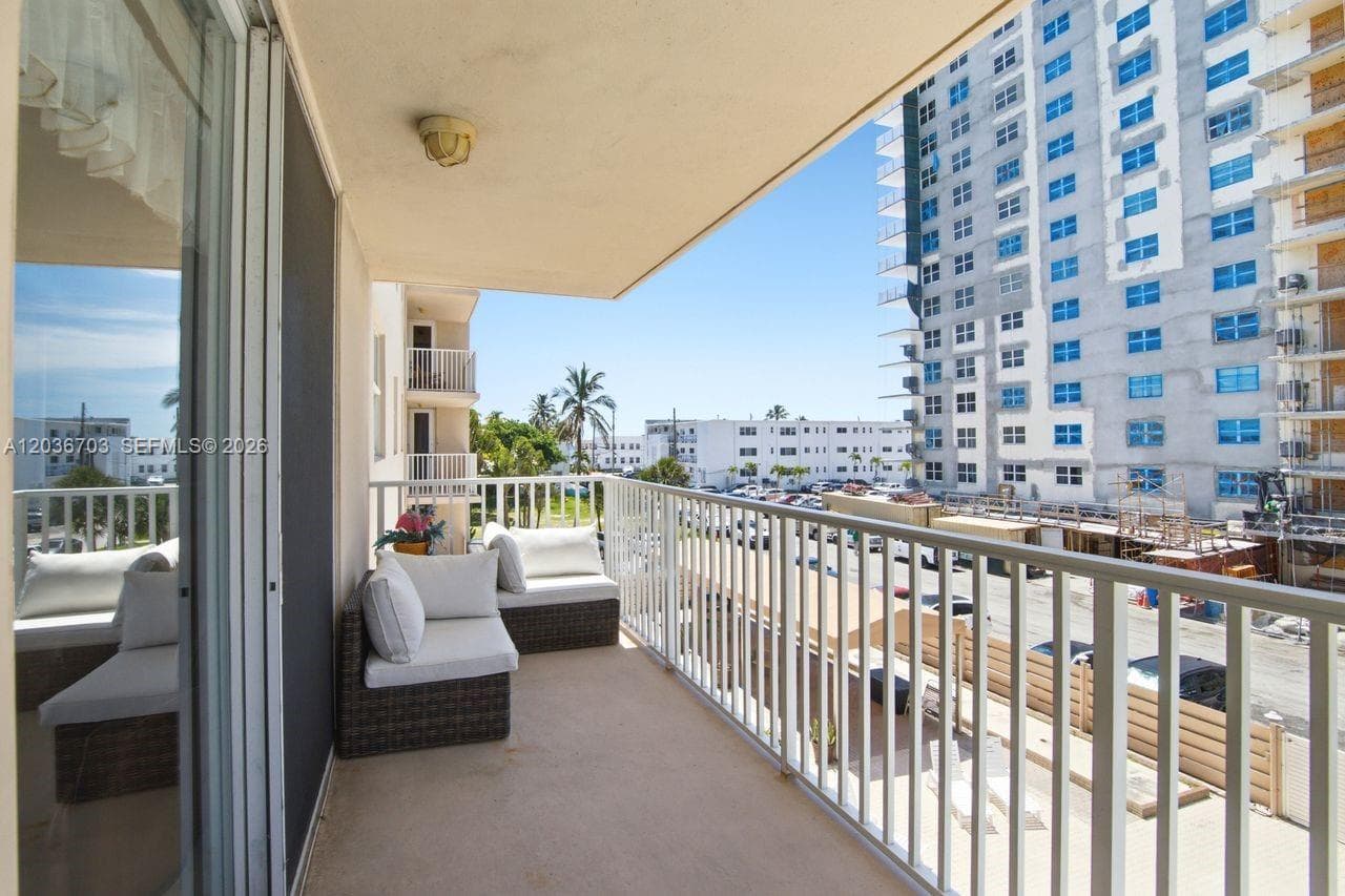 1401 S Ocean Dr 305 photo 17
