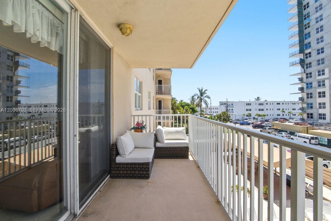 1401 S Ocean Dr 305 photo 16