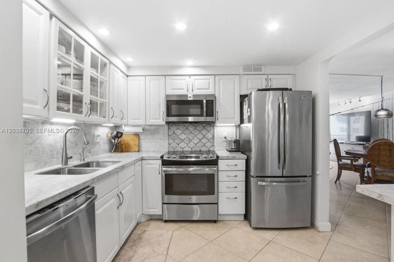 1401 S Ocean Dr 305 photo 7