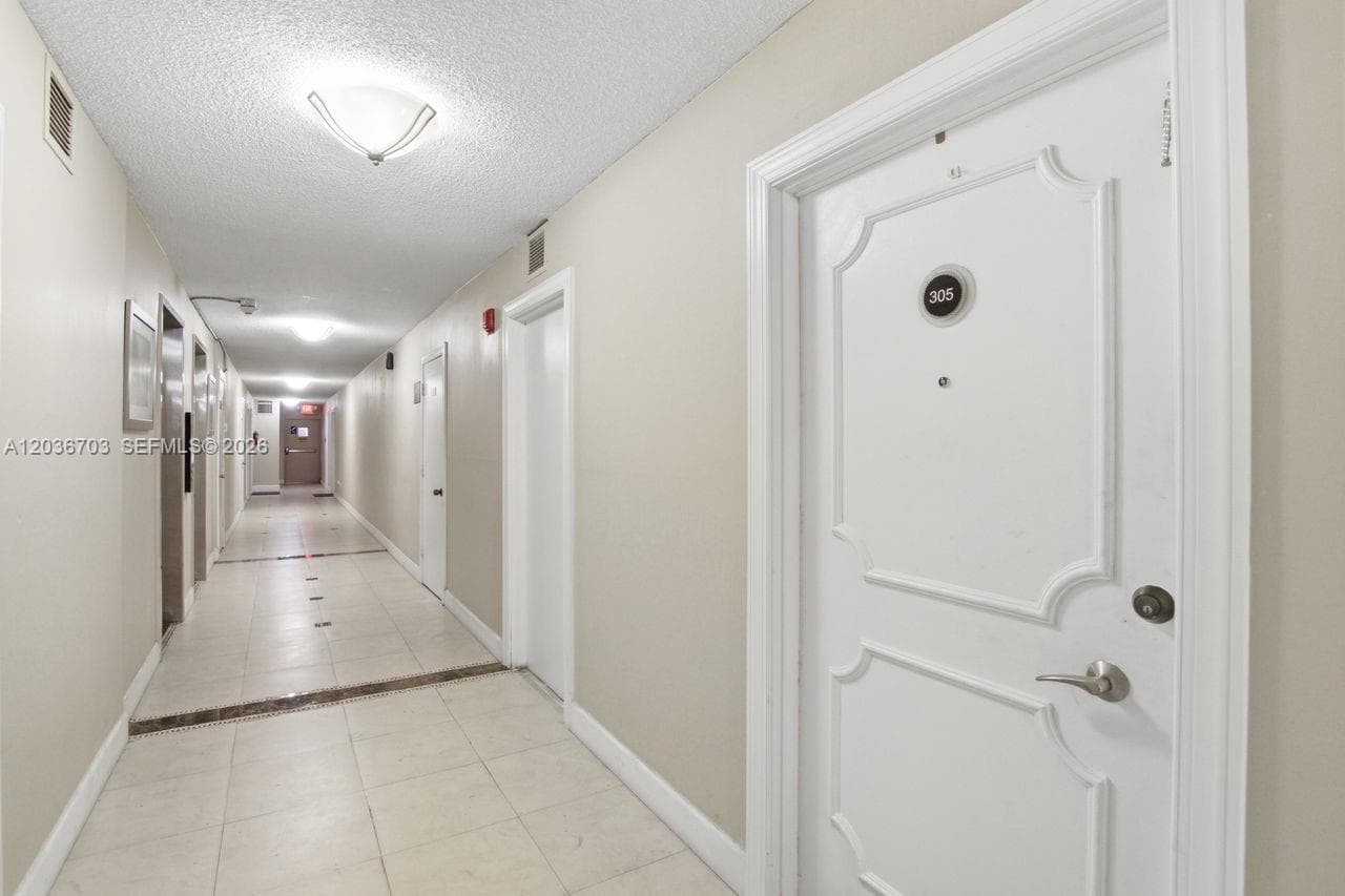 1401 S Ocean Dr 305 photo 3