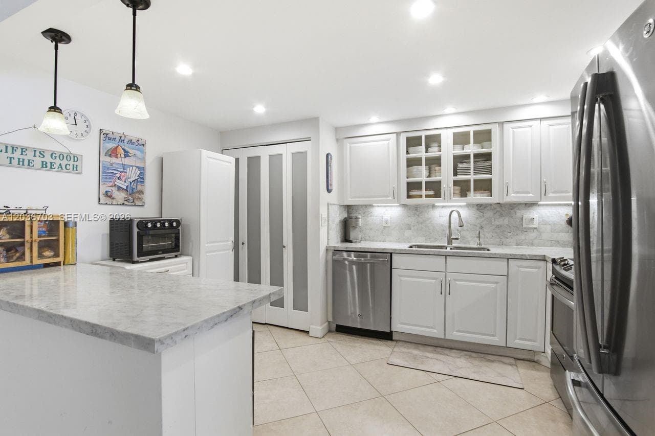 1401 S Ocean Dr 305 photo 5