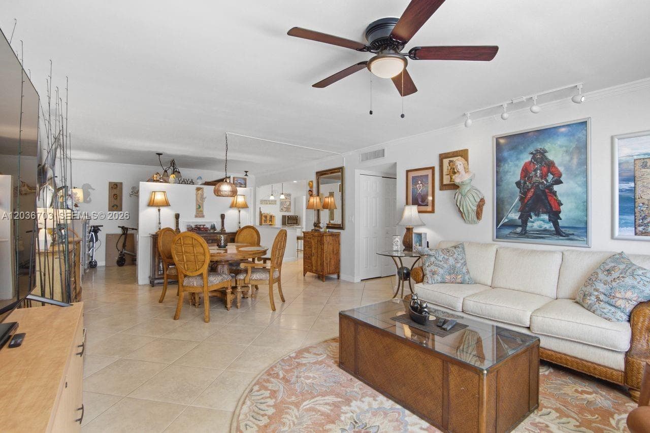 1401 S Ocean Dr 305 photo 14