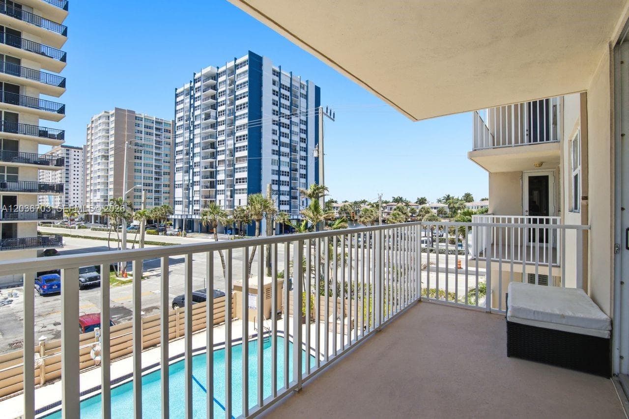 1401 S Ocean Dr 305 photo 18