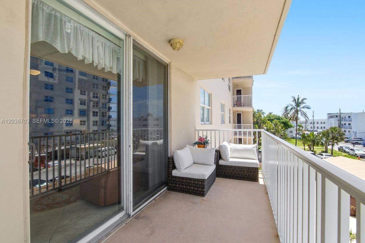 1401 S Ocean Dr 305 photo 15