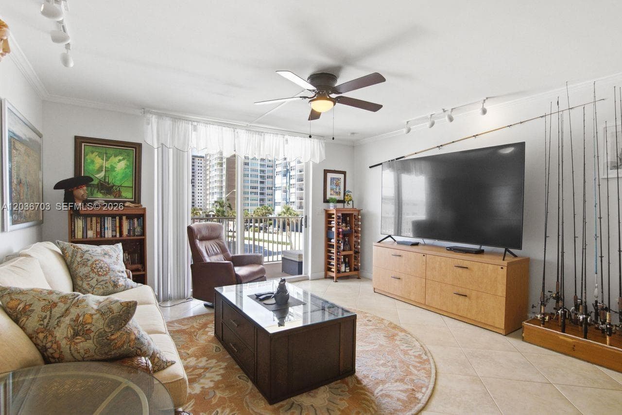 1401 S Ocean Dr 305 photo 11