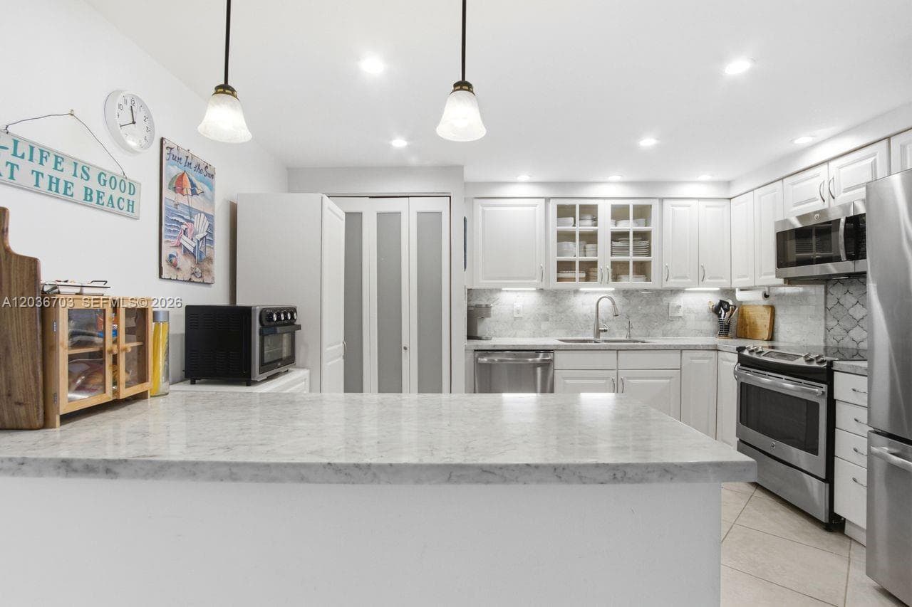 1401 S Ocean Dr 305 photo 4
