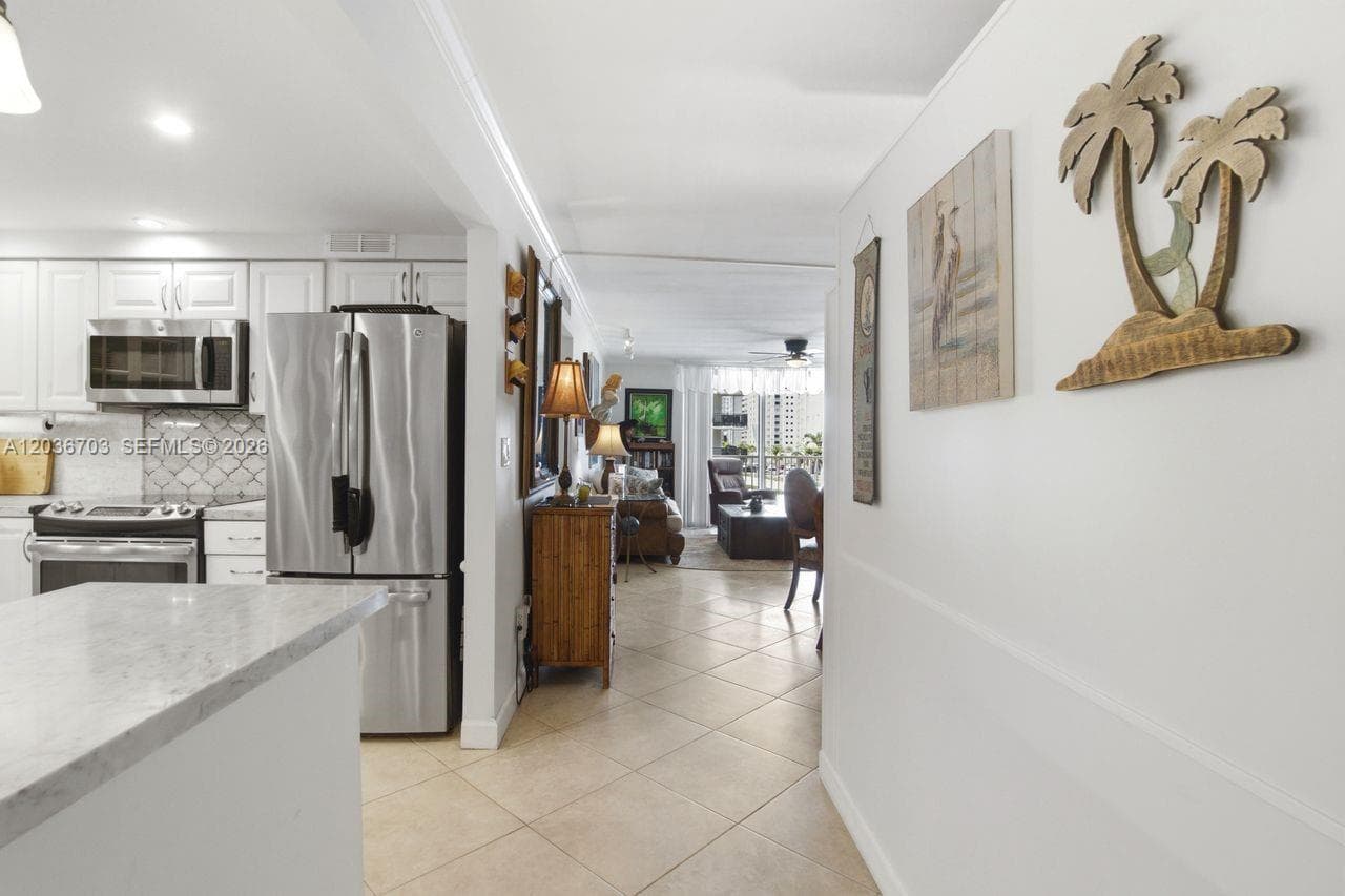1401 S Ocean Dr 305 photo 8