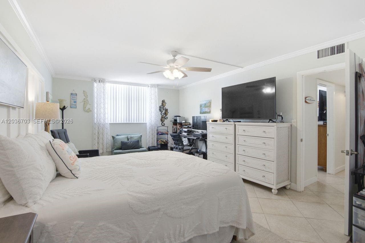1401 S Ocean Dr 305 photo 21