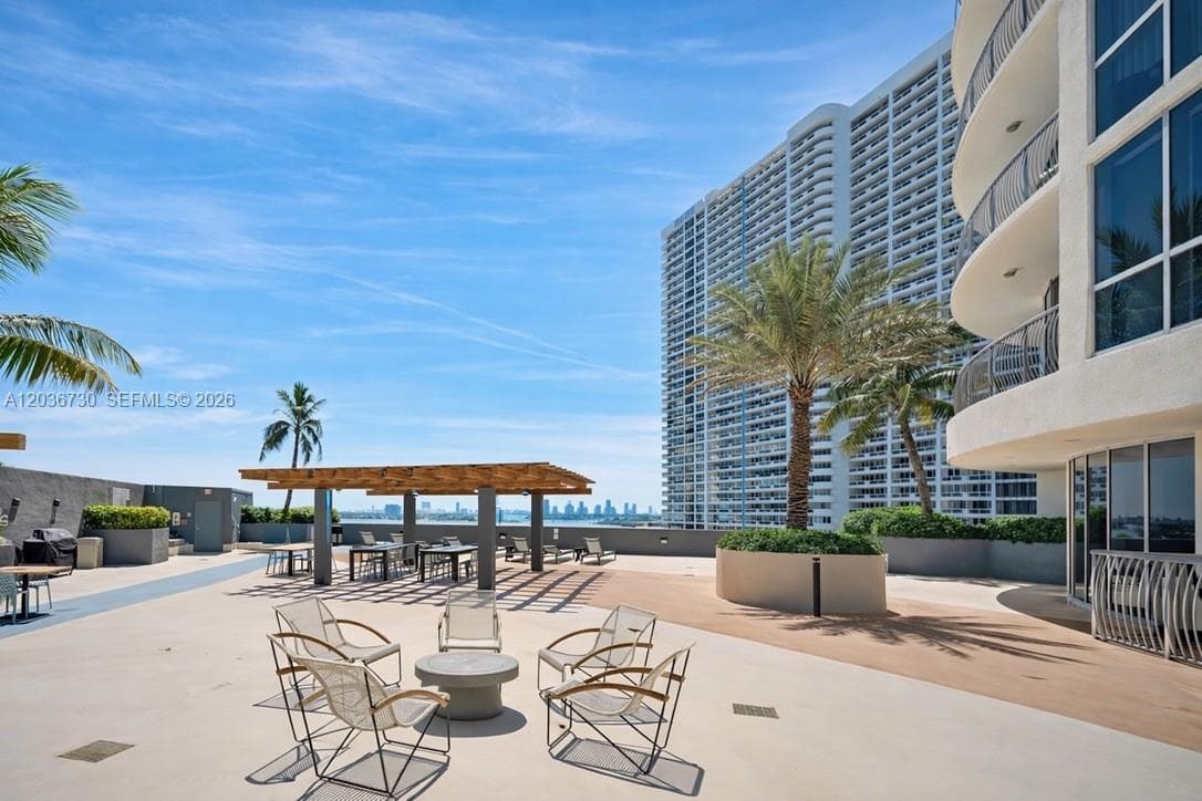 1750 N Bayshore Dr 3811 photo 17