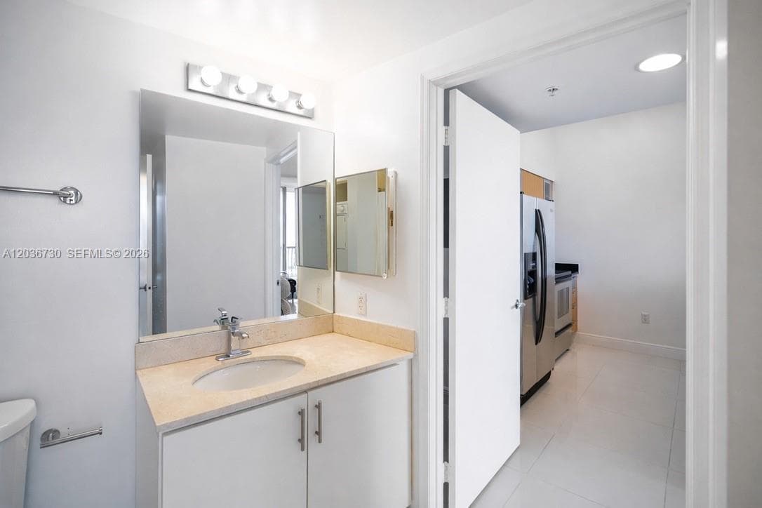 1750 N Bayshore Dr 3811 photo 7