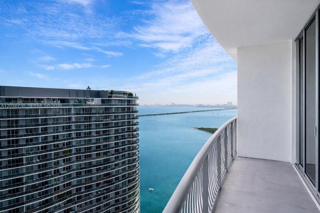 1750 N Bayshore Dr 3811 photo 8