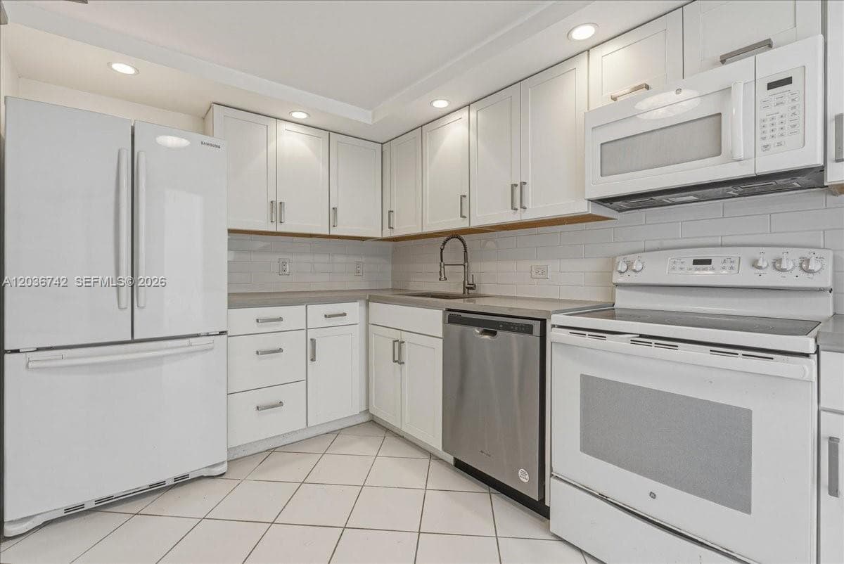 9381 E Bay Harbor Dr 404S photo 15