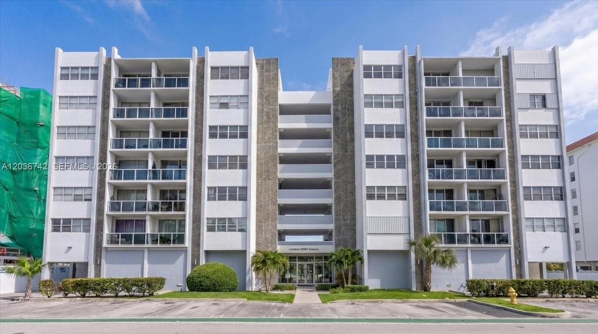 9381 E Bay Harbor Dr 404S photo 25