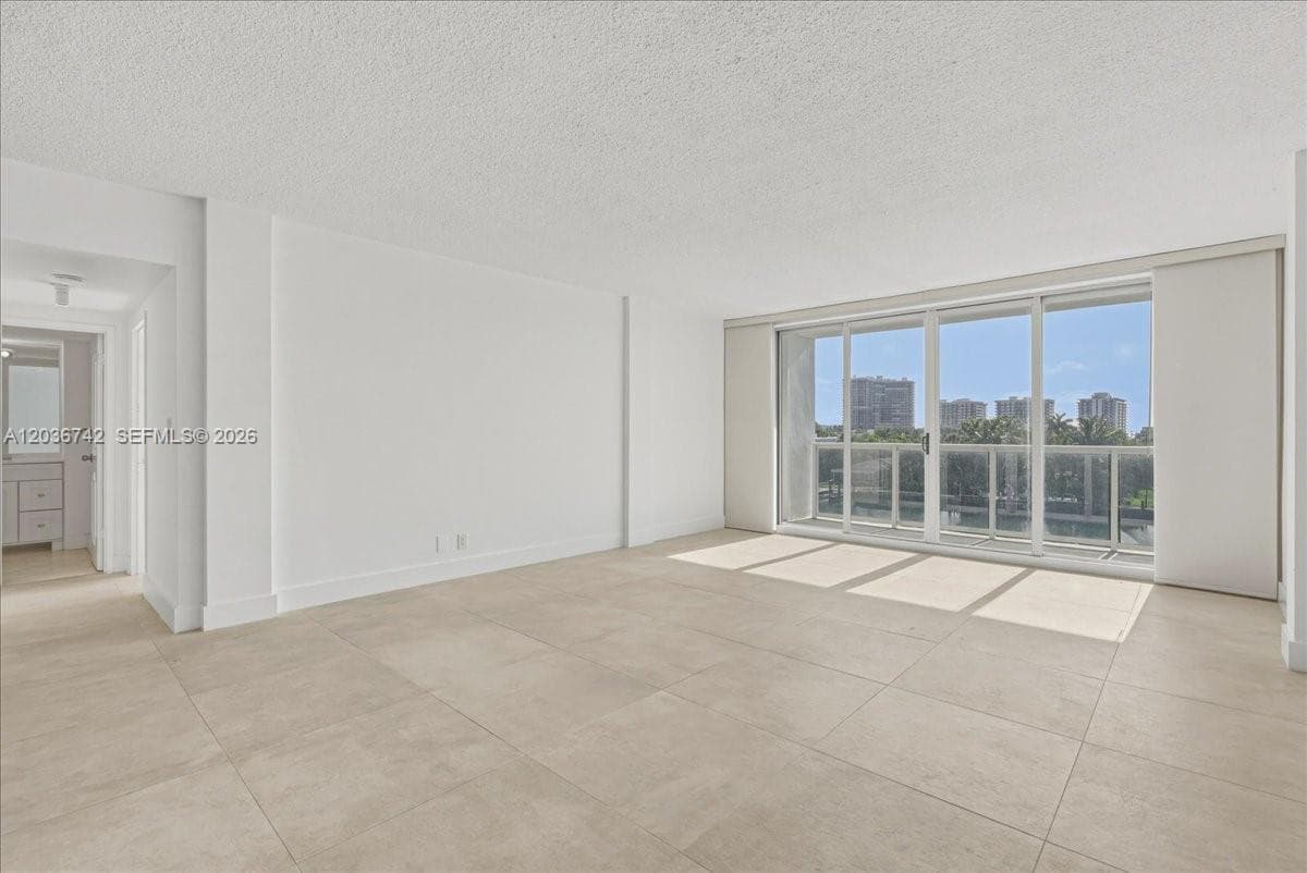 9381 E Bay Harbor Dr 404S photo 3