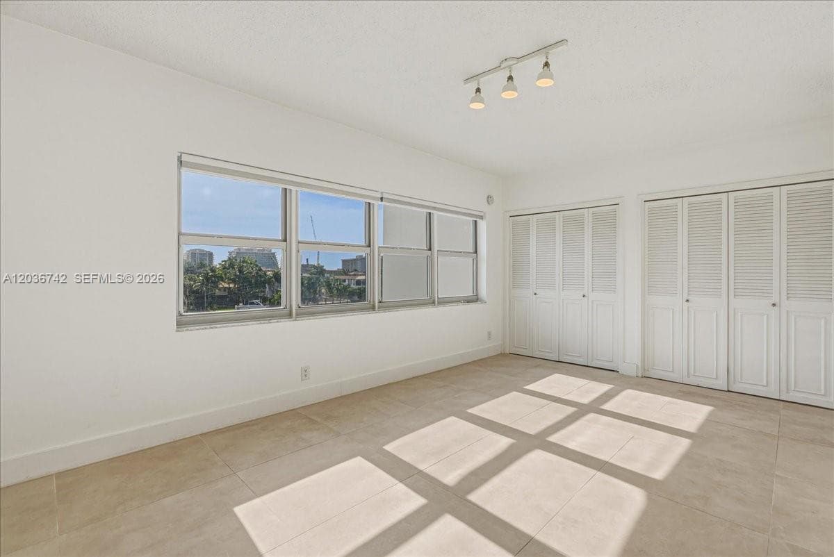9381 E Bay Harbor Dr 404S photo 19