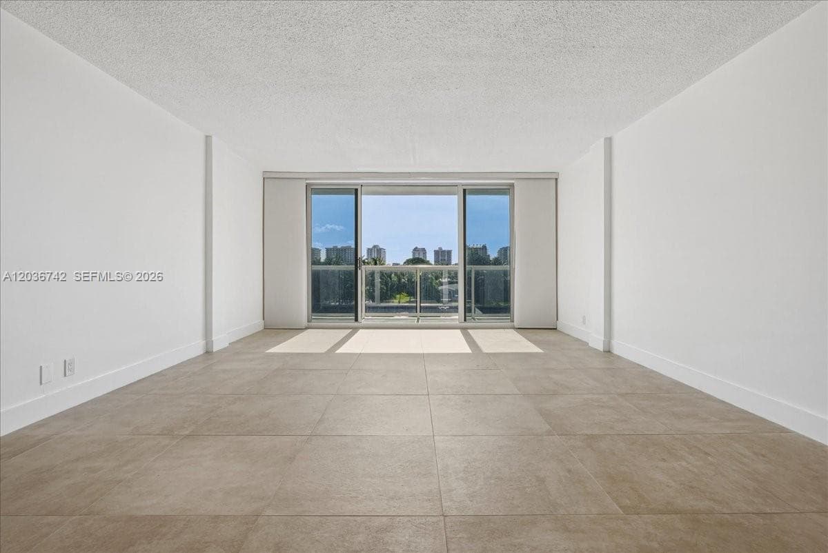 9381 E Bay Harbor Dr 404S photo 8