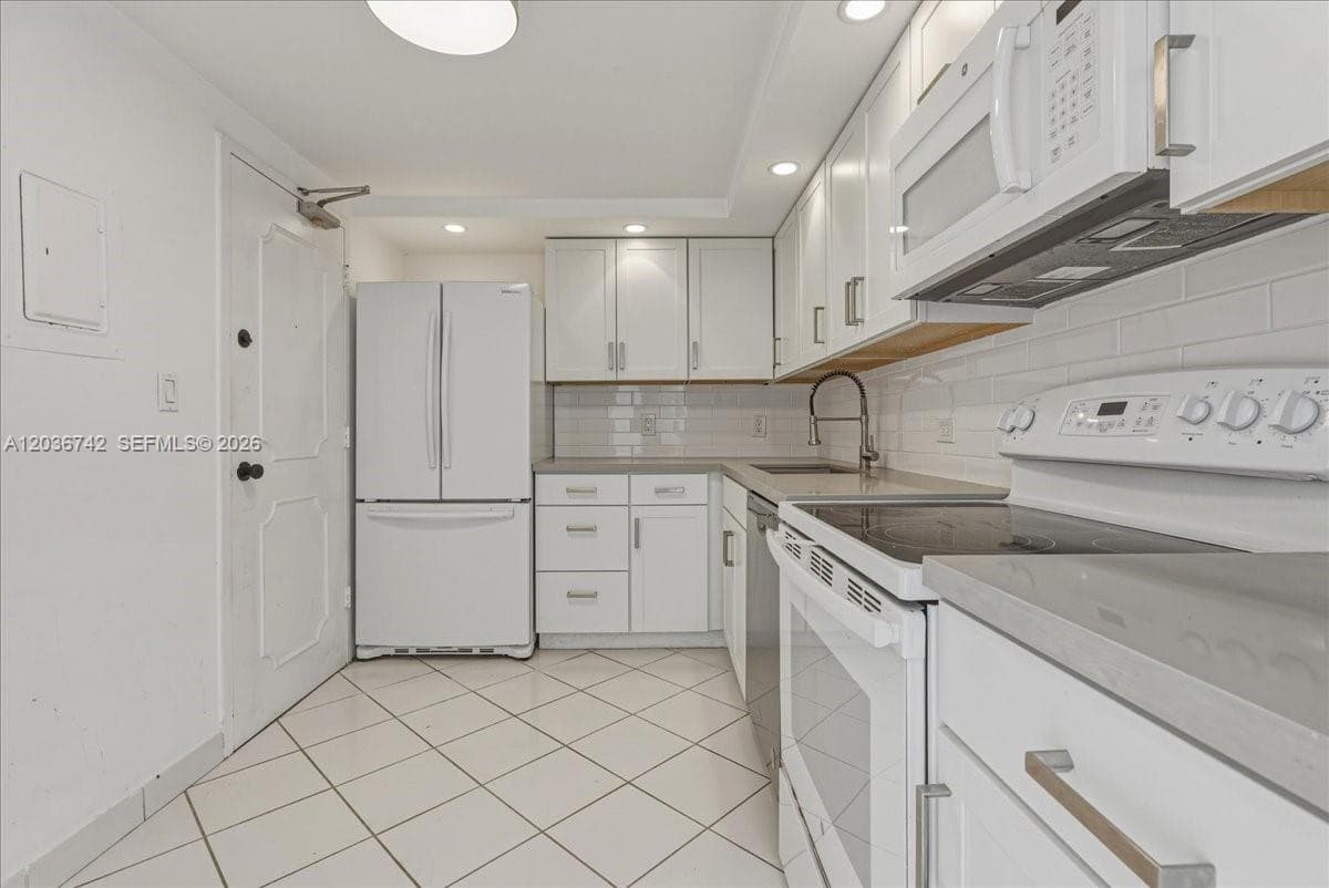 9381 E Bay Harbor Dr 404S photo 13
