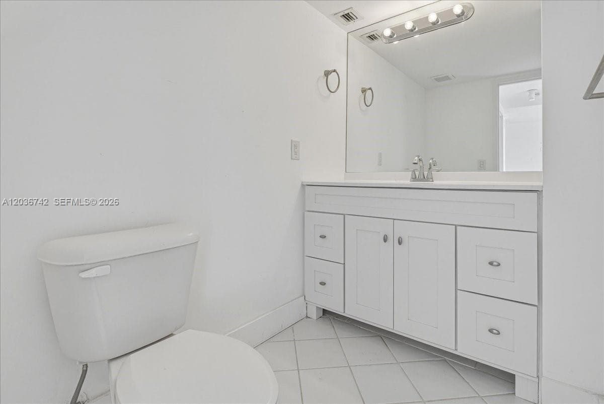 9381 E Bay Harbor Dr 404S photo 17