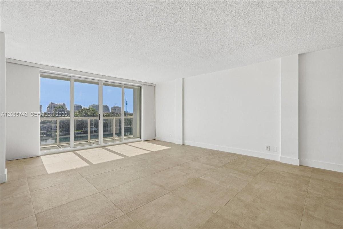 9381 E Bay Harbor Dr 404S photo 8