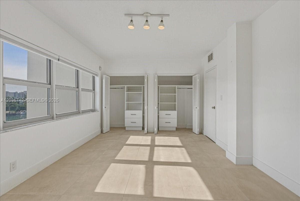 9381 E Bay Harbor Dr 404S photo 20