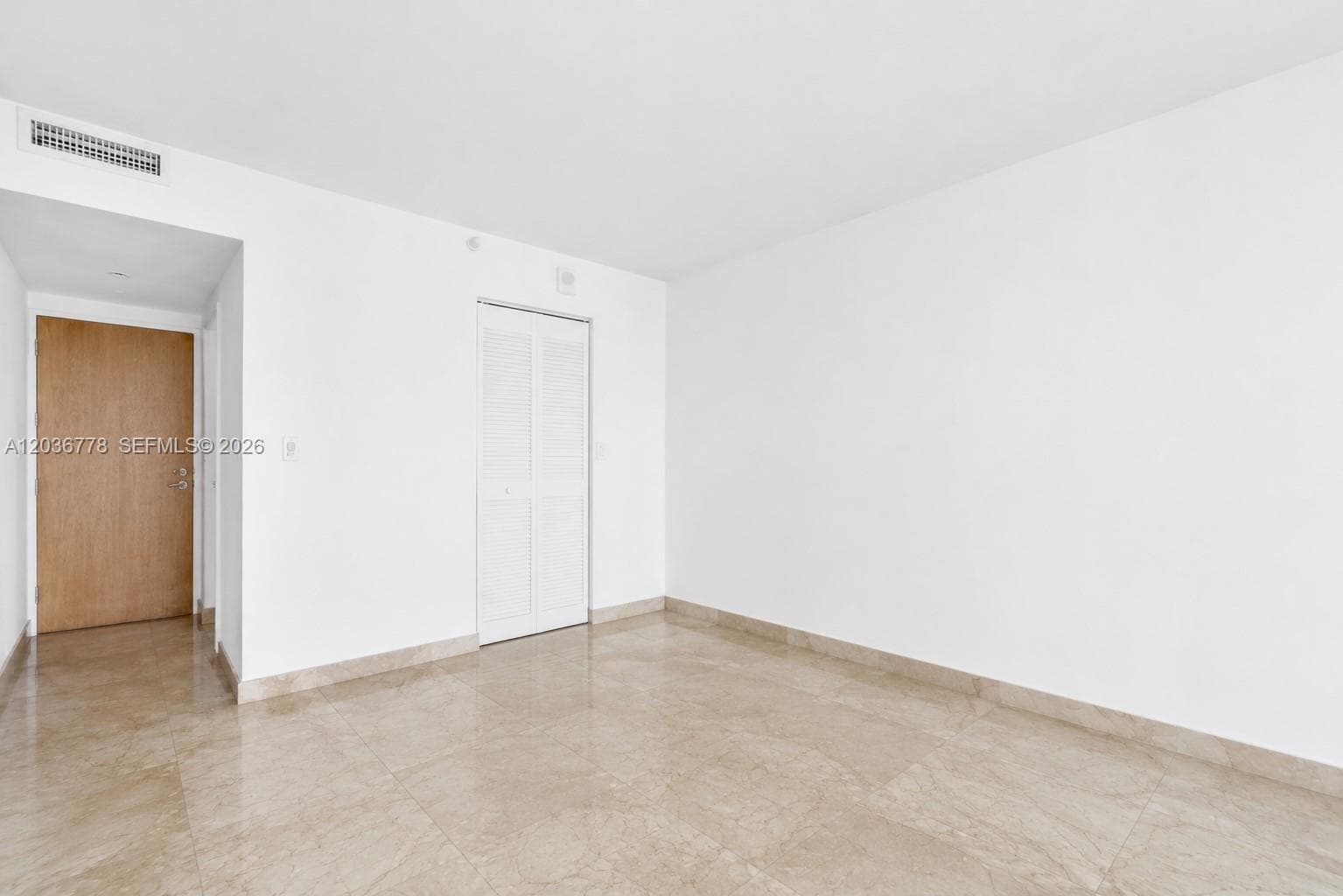7601 E Treasure Dr 1924 photo 12