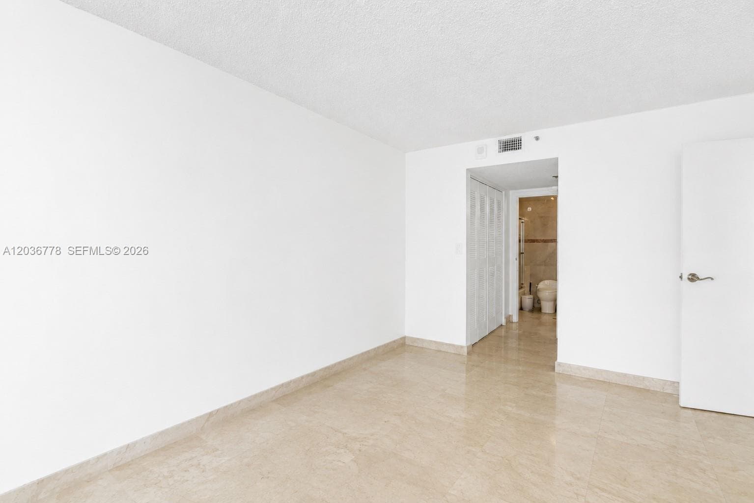 7601 E Treasure Dr 1924 photo 10