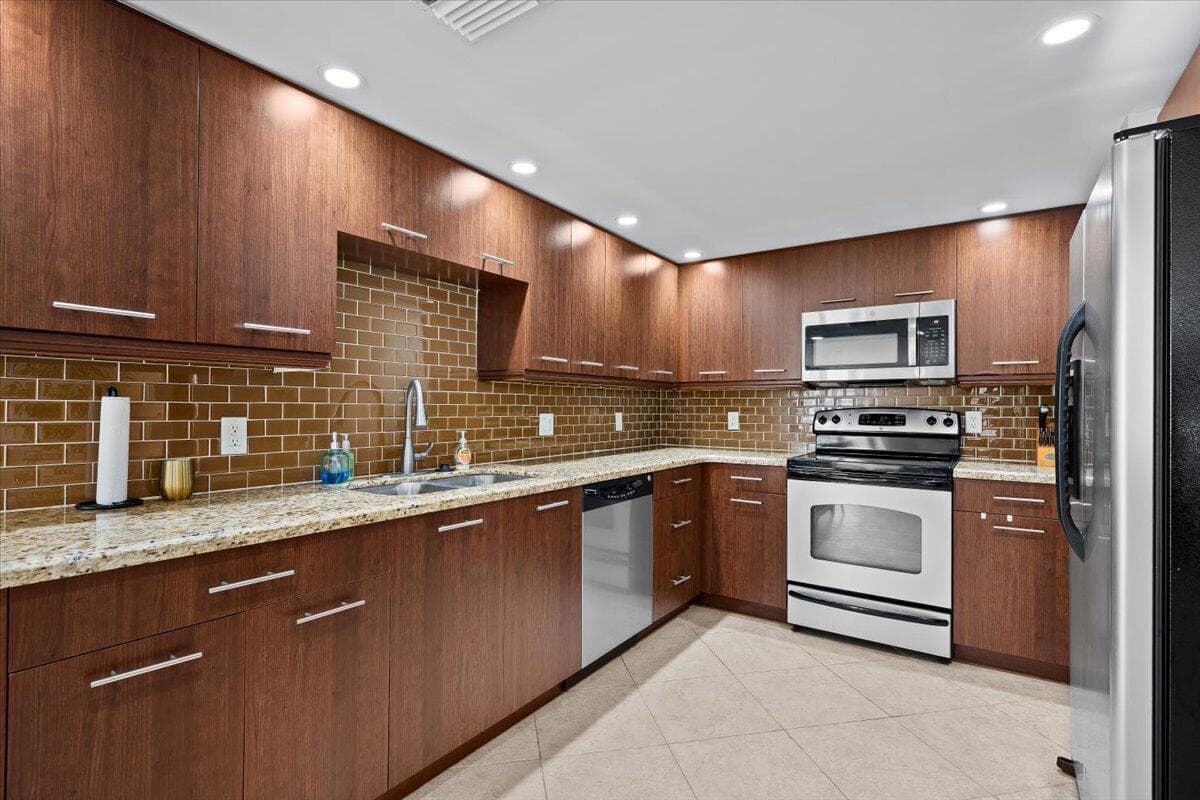2800 N Ocean Drive A-18c photo 9