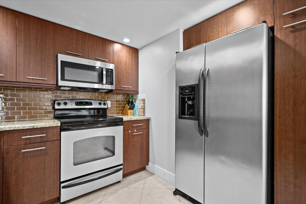 2800 N Ocean Drive A-18c photo 10