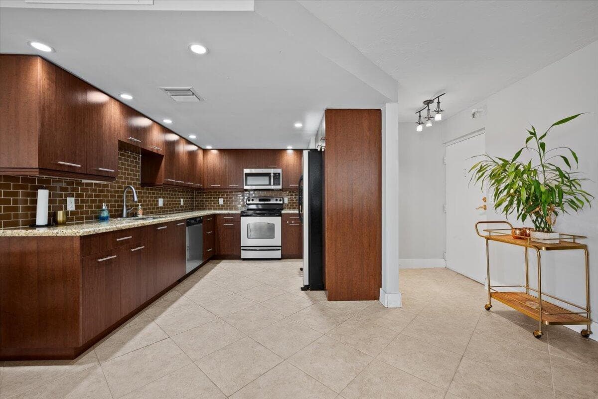 2800 N Ocean Drive A-18c photo 8