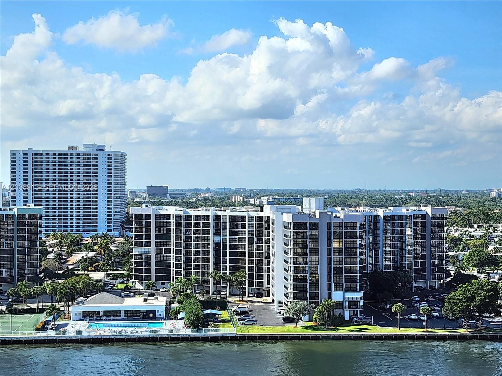 3505 S Ocean Dr 705 photo 1