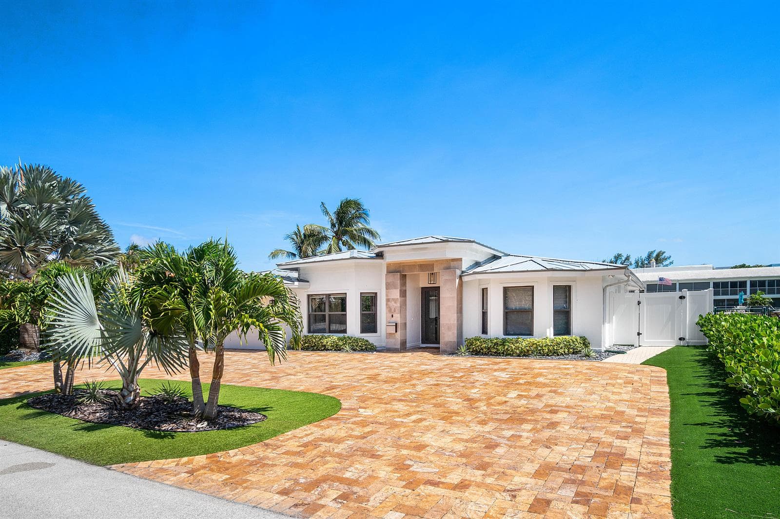 680 NE Harbour Drive photo 4