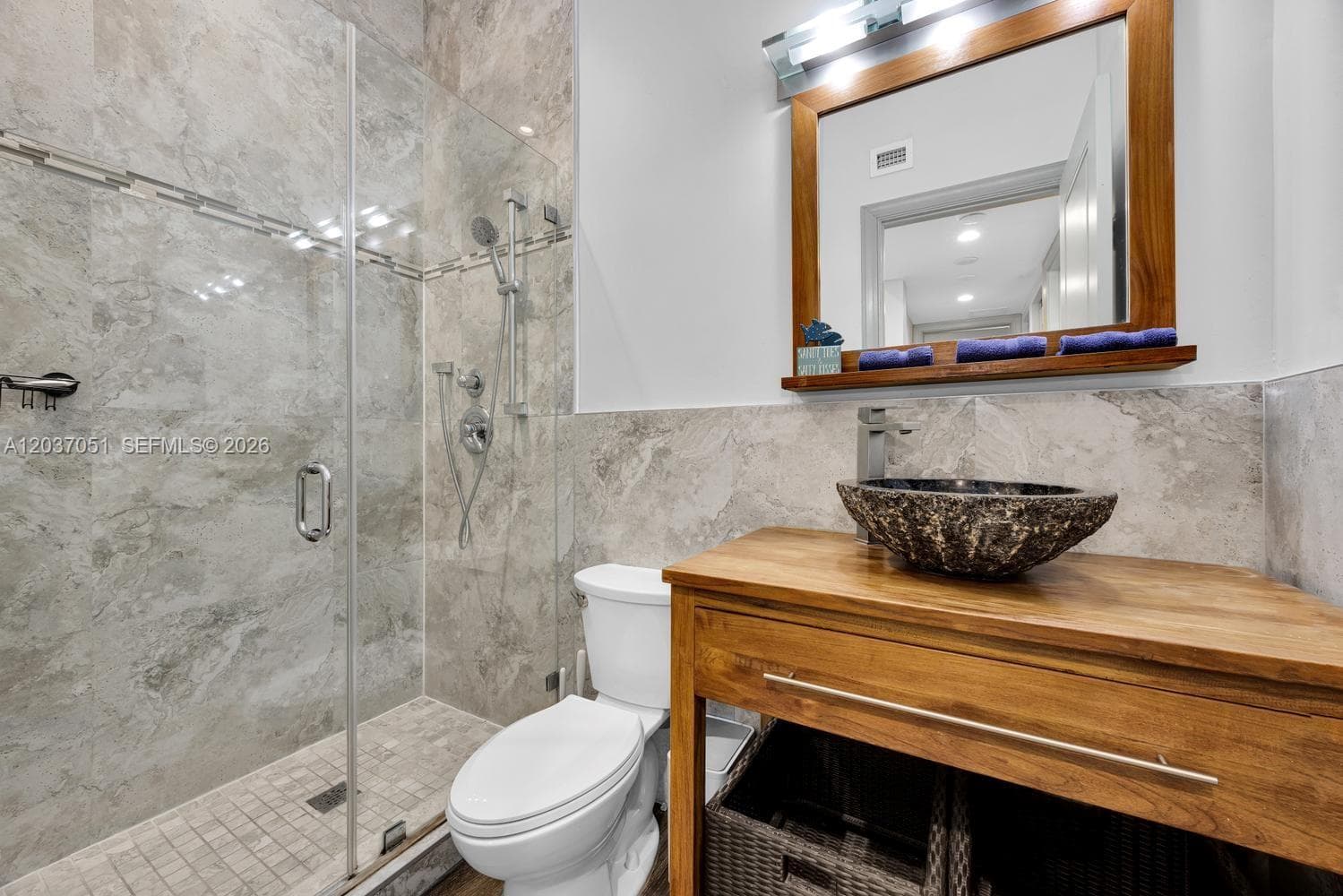 1076 NE Little River Dr photo 17