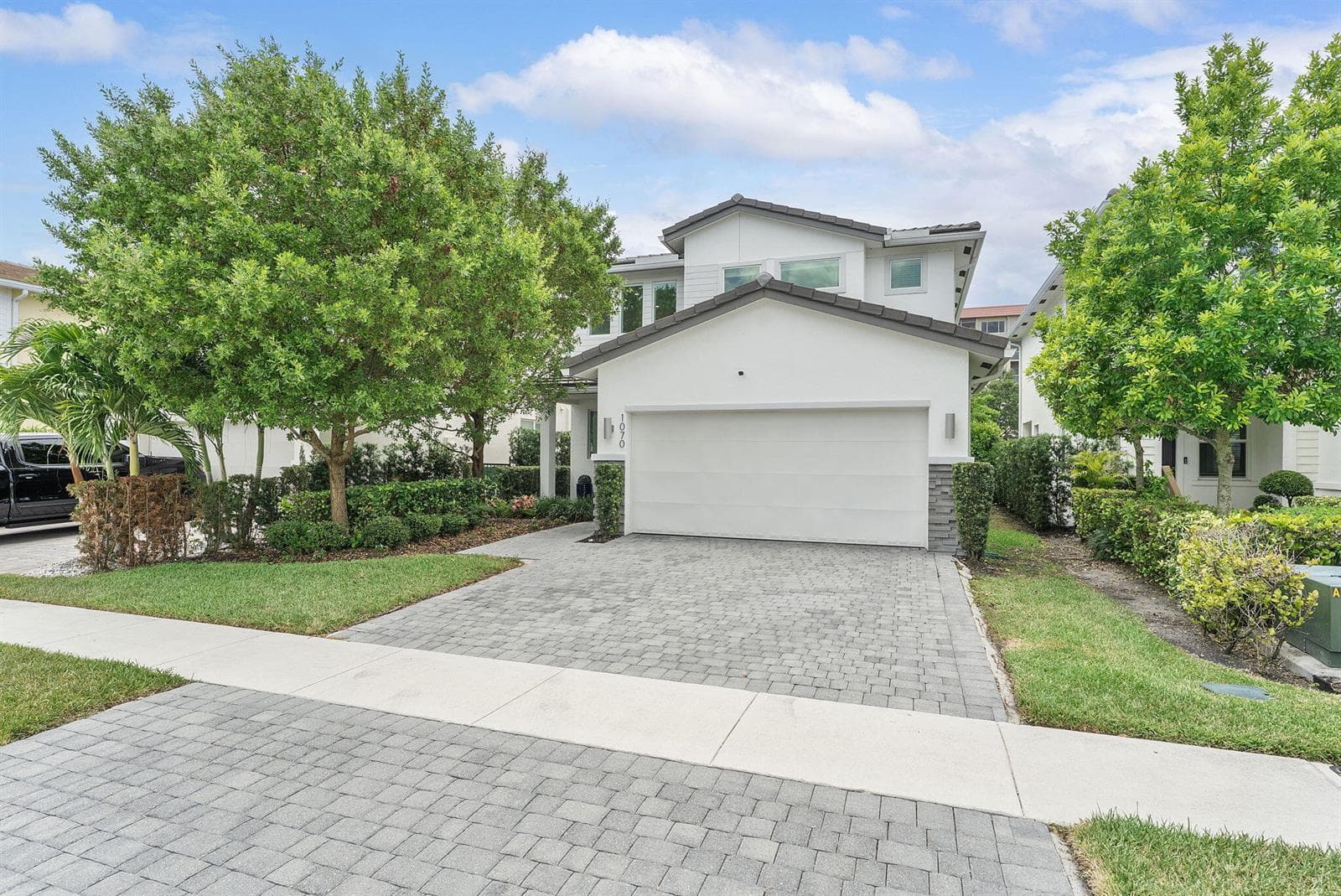 1070 Veleiros Boulevard photo 2