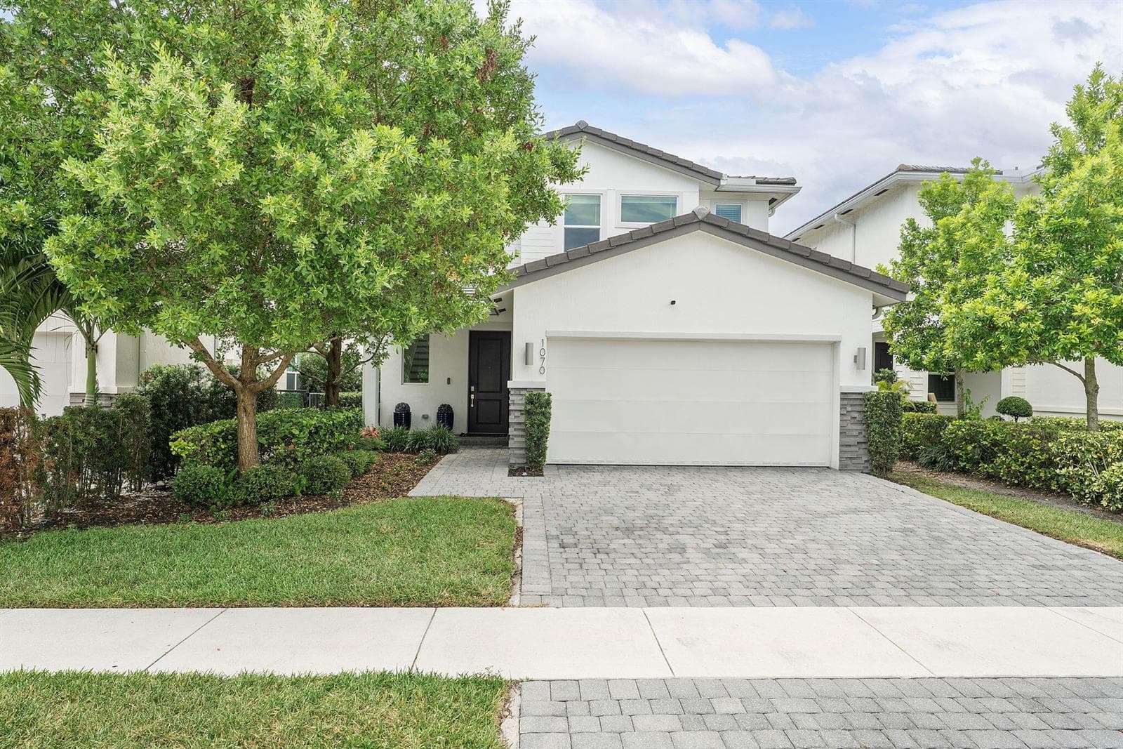 1070 Veleiros Boulevard photo 1