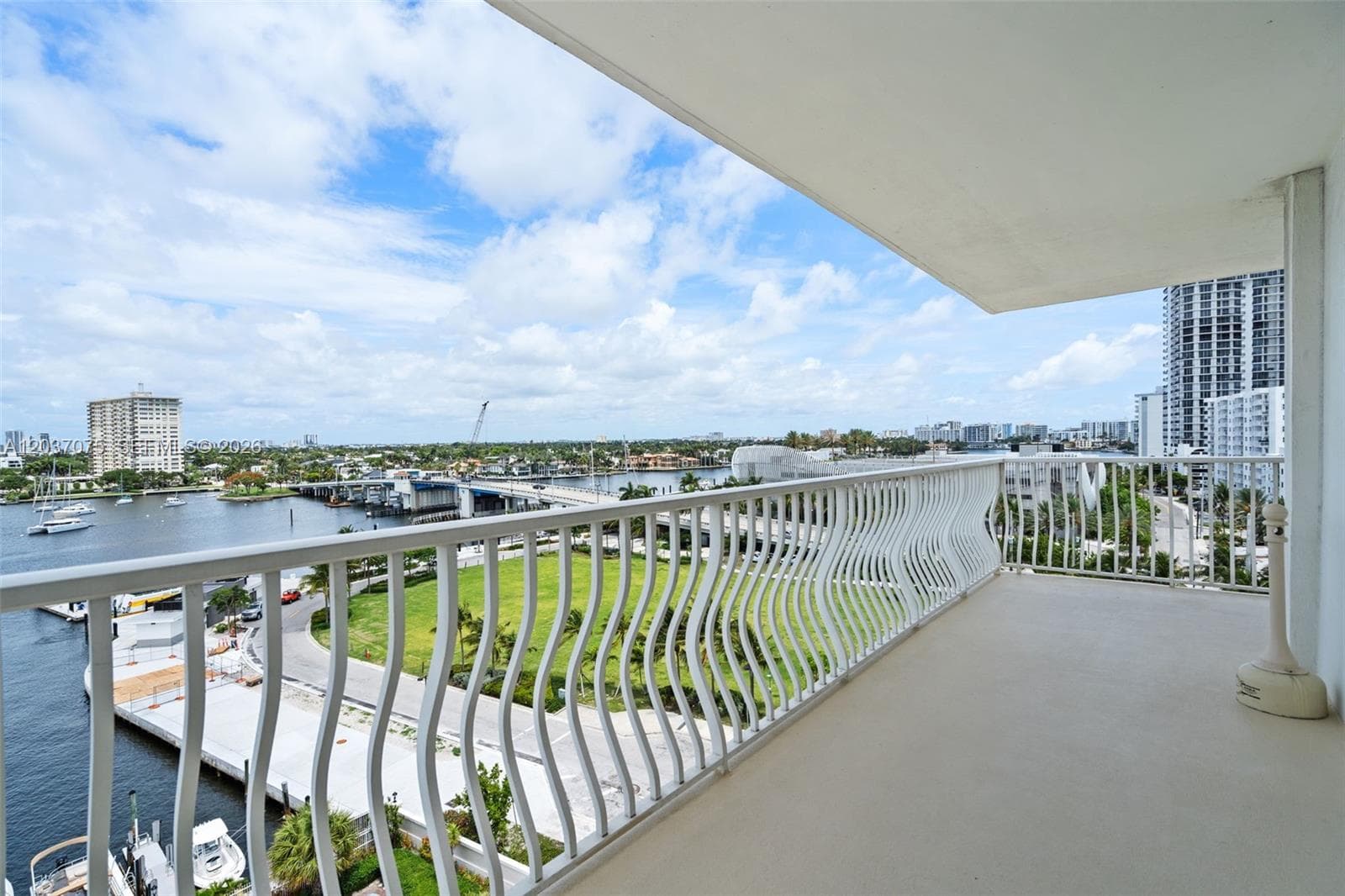 1 Las Olas Cir 809 photo 3