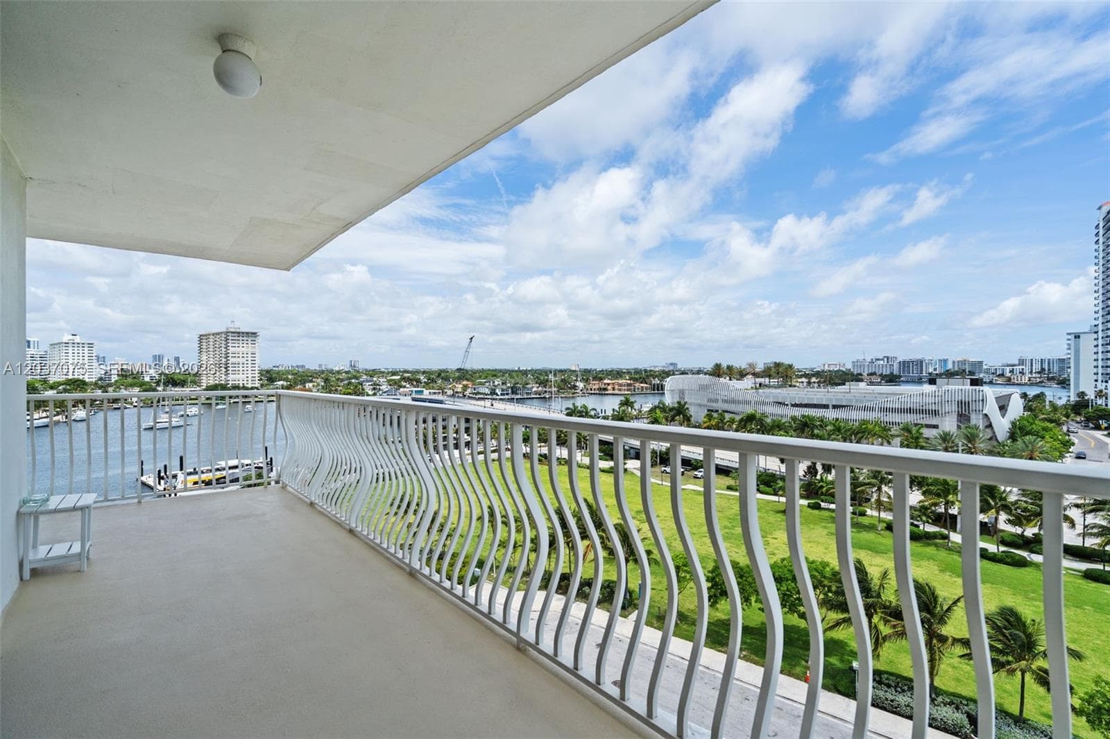 1 Las Olas Cir 809 photo 4
