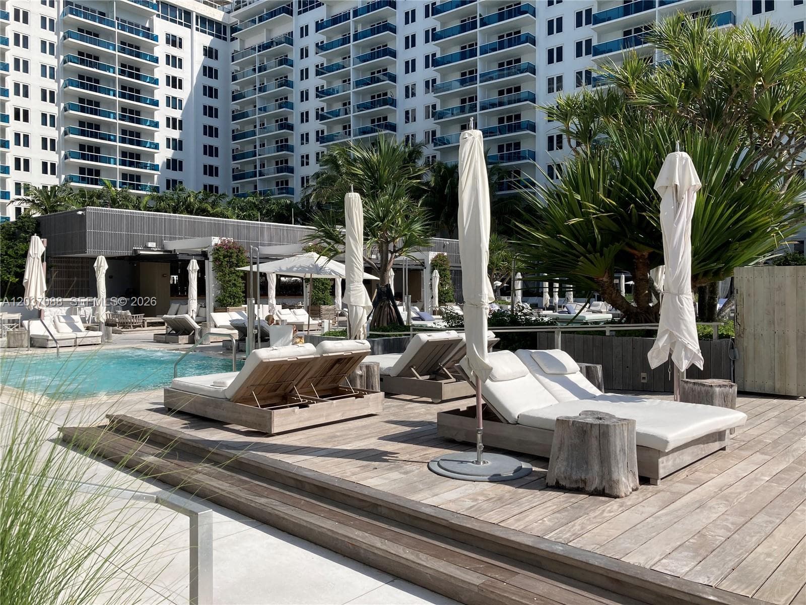 2301 Collins Ave 614 photo 3