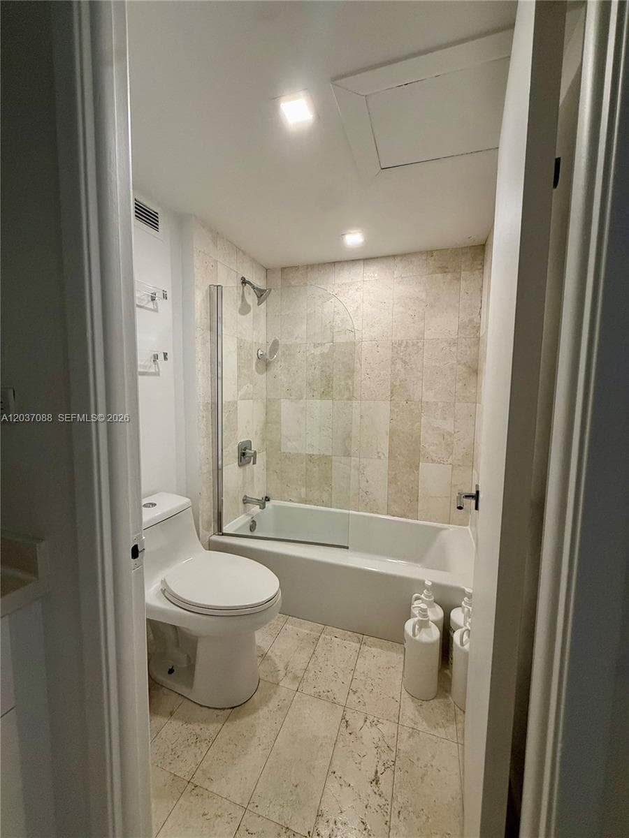 2301 Collins Ave 614 photo 5