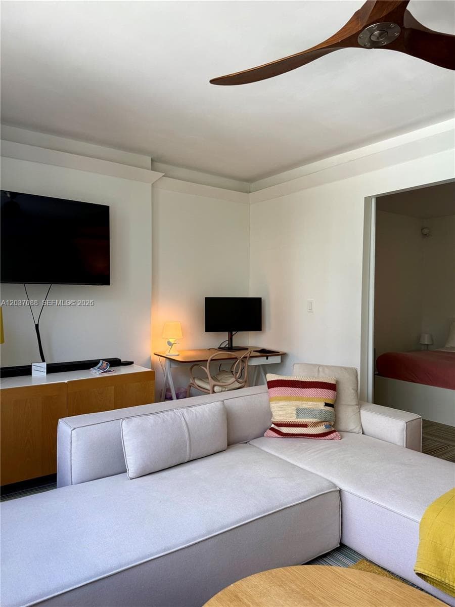 2301 Collins Ave 614 photo 4