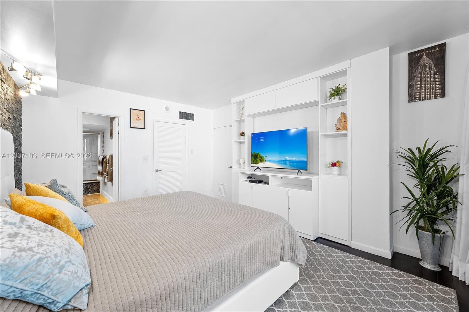 10275 Collins Ave 807 photo 18